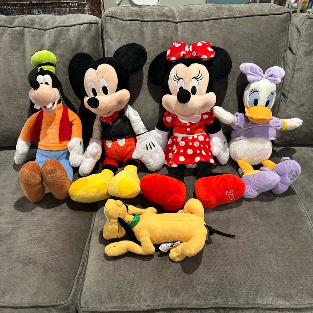 Disney Plush Toy Collection - Mickey, Minnie, Goofy, Daisy, and Pluto